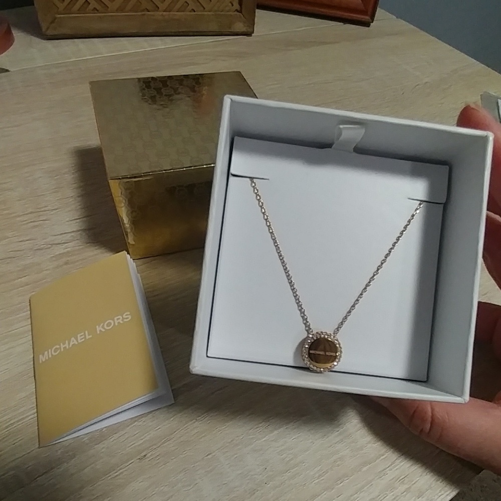 EUC Gold Necklace